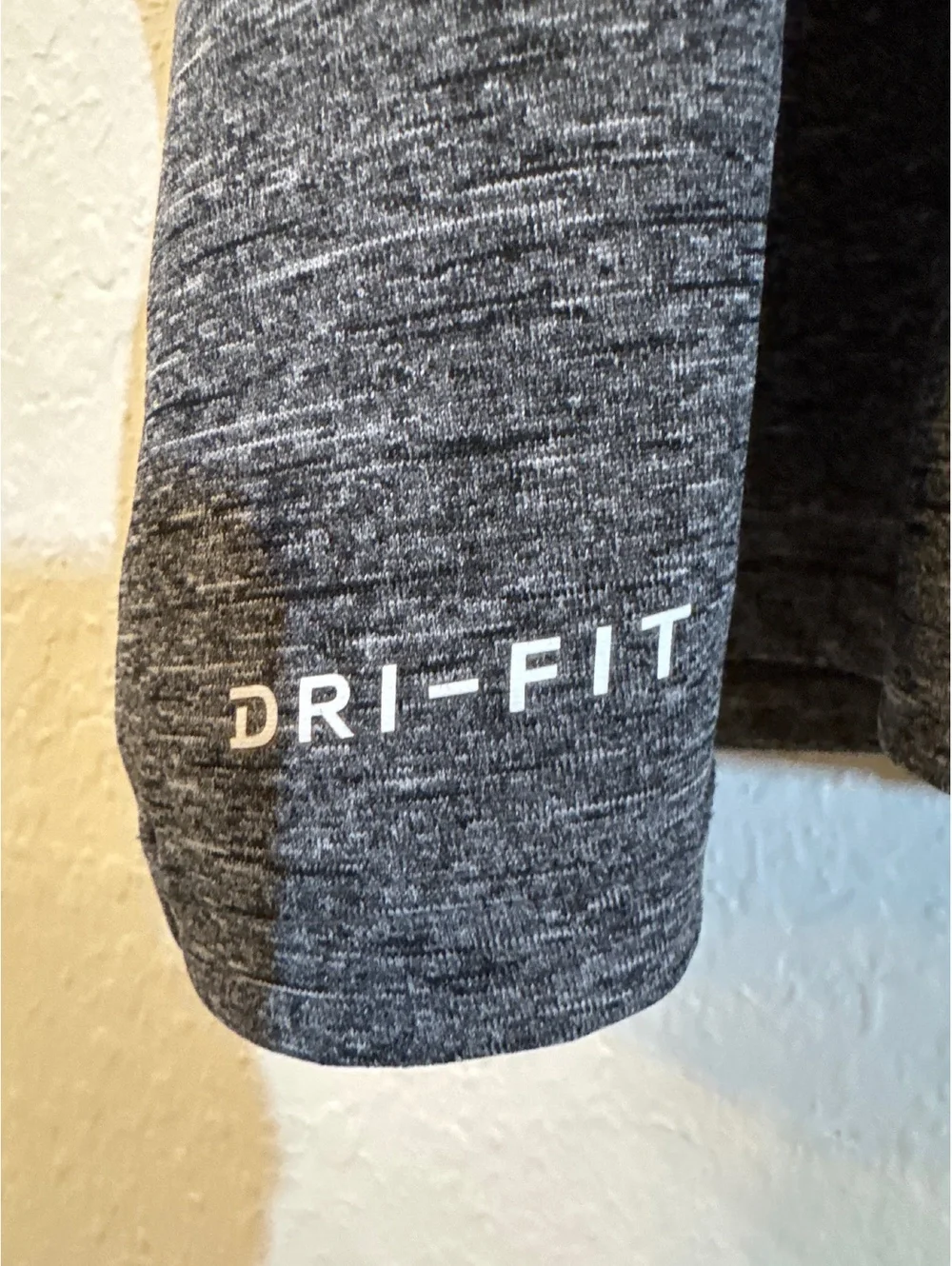 Nike Swim Dri-FIT UPF 40+ Men’s Gray Short Sleeve Shirt Size XL